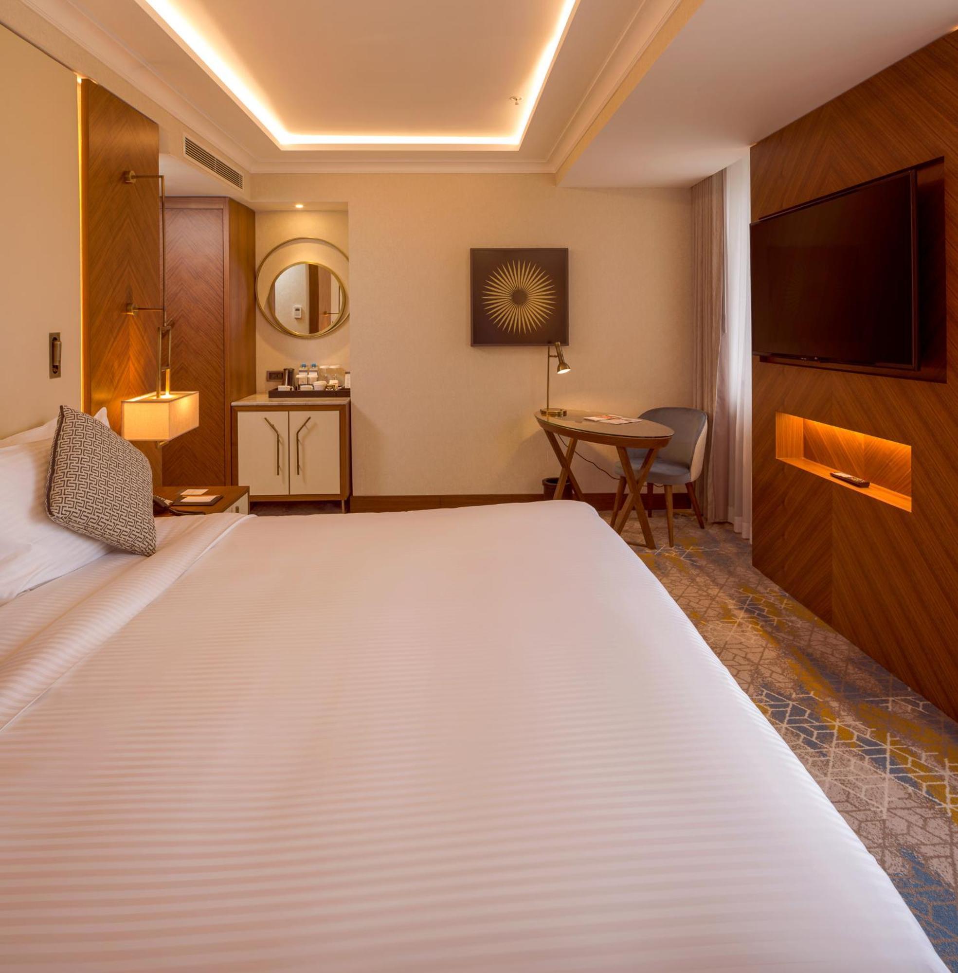 Sheraton Biszkek Zewnętrze zdjęcie