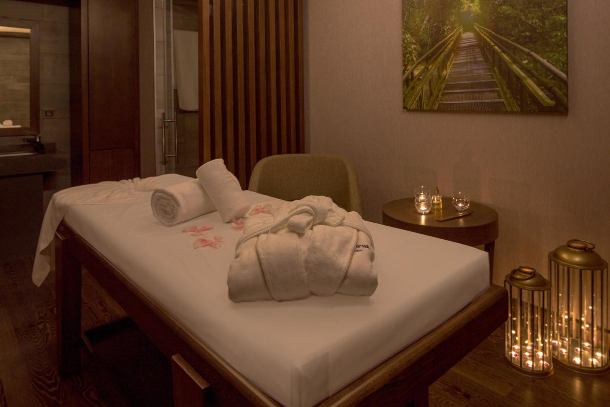 Sheraton Biszkek Zewnętrze zdjęcie