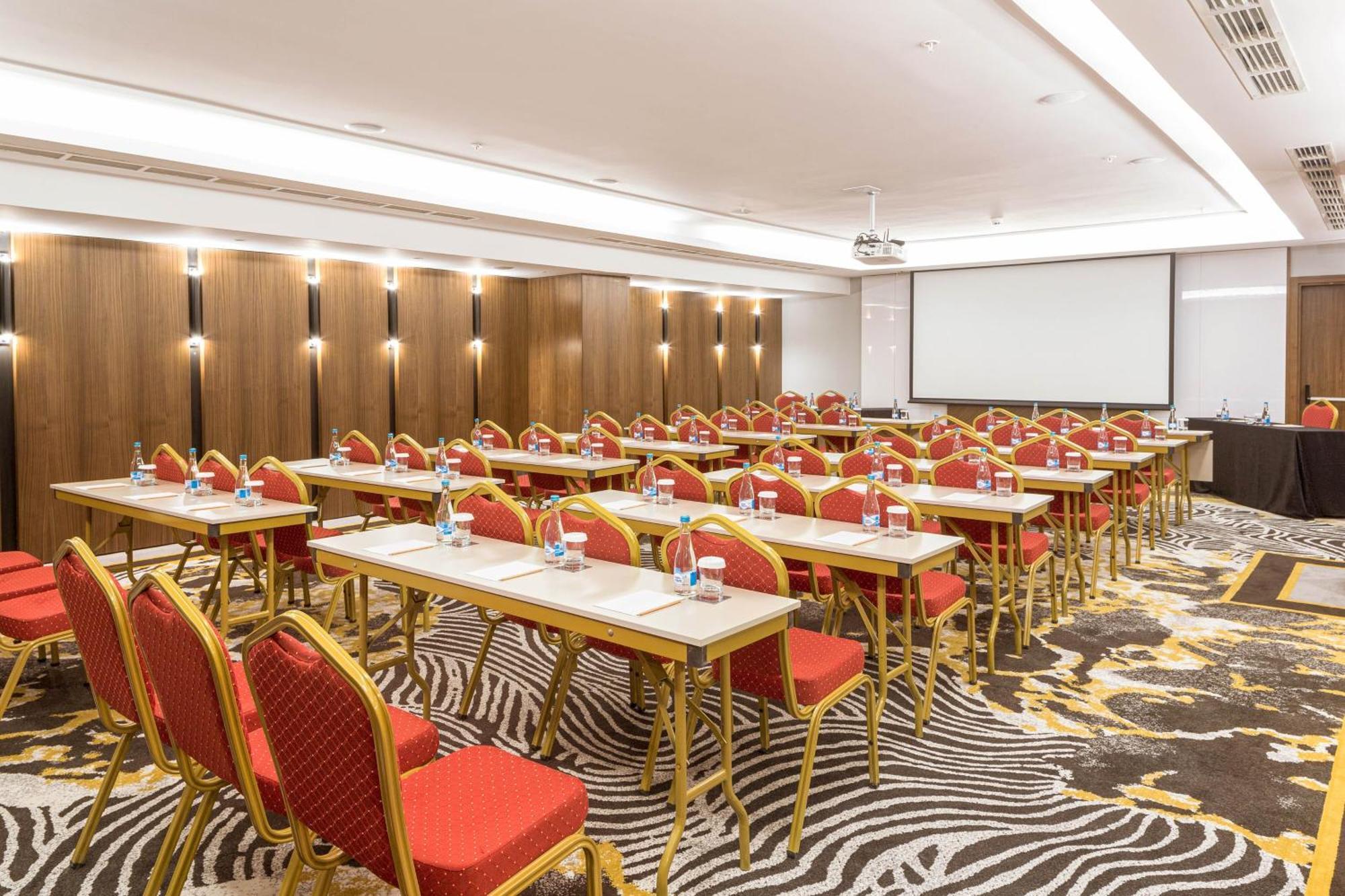 Sheraton Biszkek Zewnętrze zdjęcie