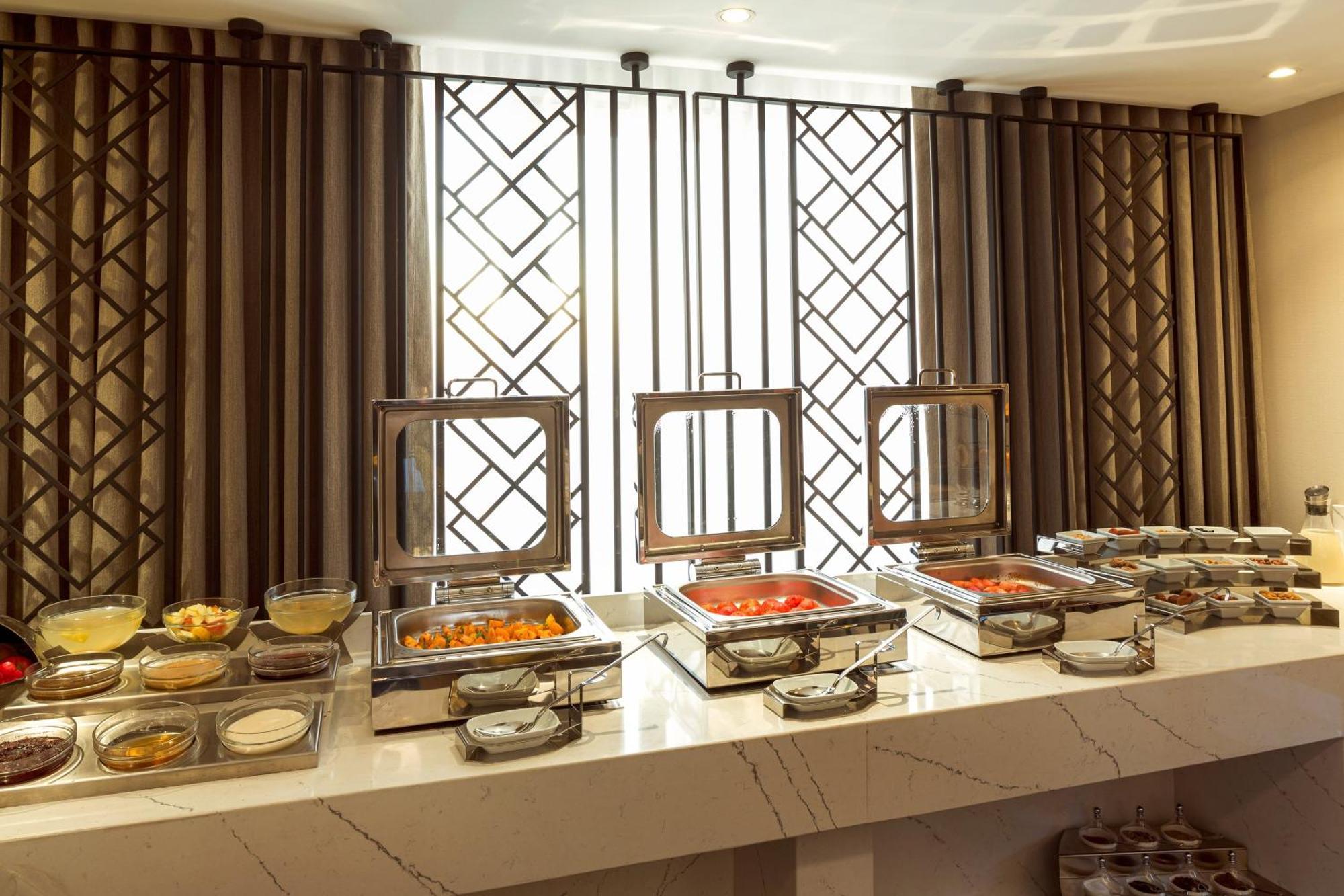 Sheraton Biszkek Zewnętrze zdjęcie